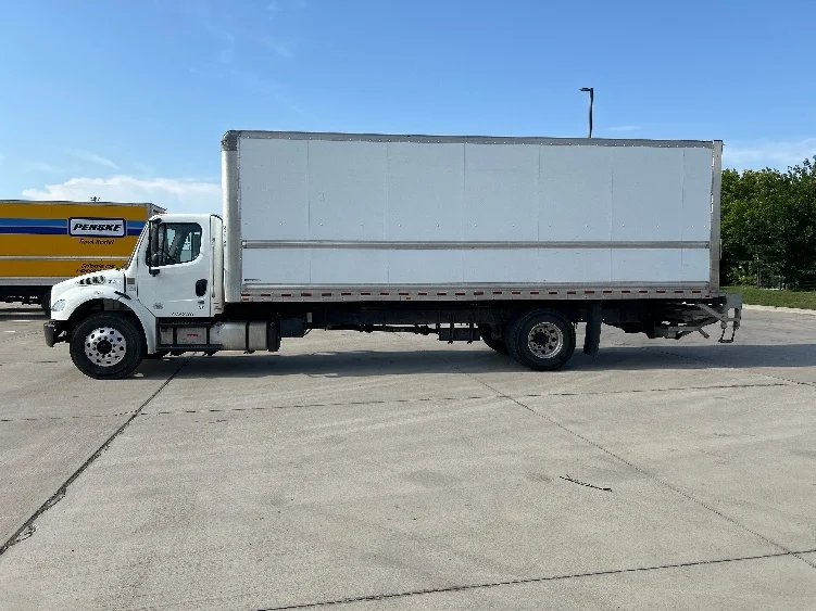 2018 Freightliner eM2 in Arlington, TX — photo 4