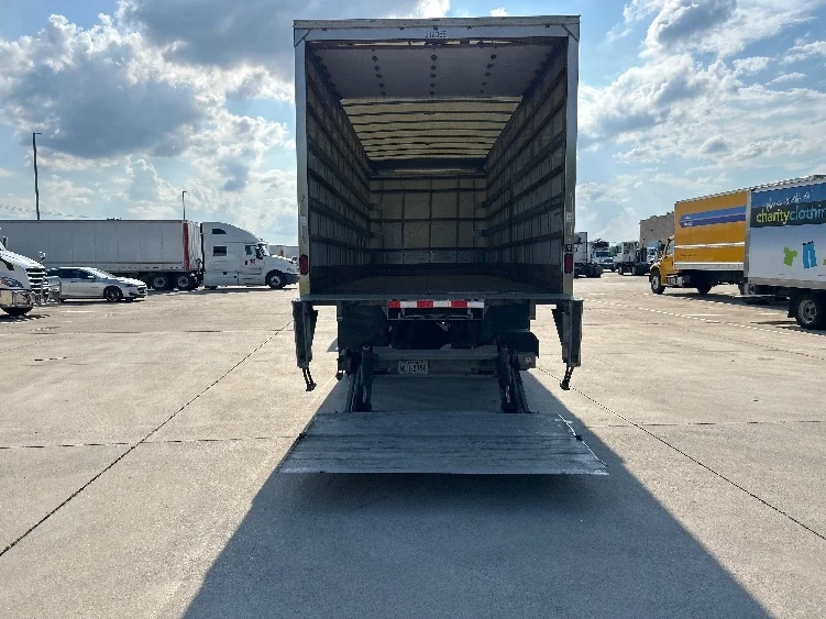 2018 Freightliner eM2 in Arlington, TX — photo 9