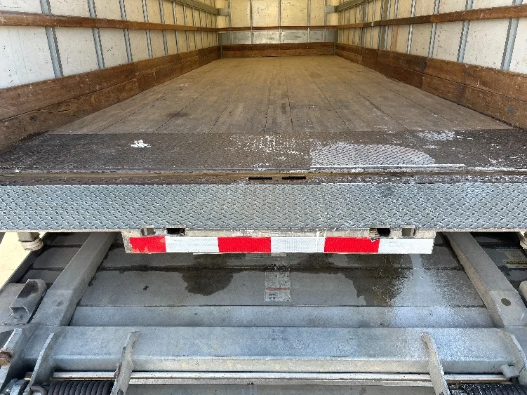 2018 Freightliner eM2 in Arlington, TX — photo 10