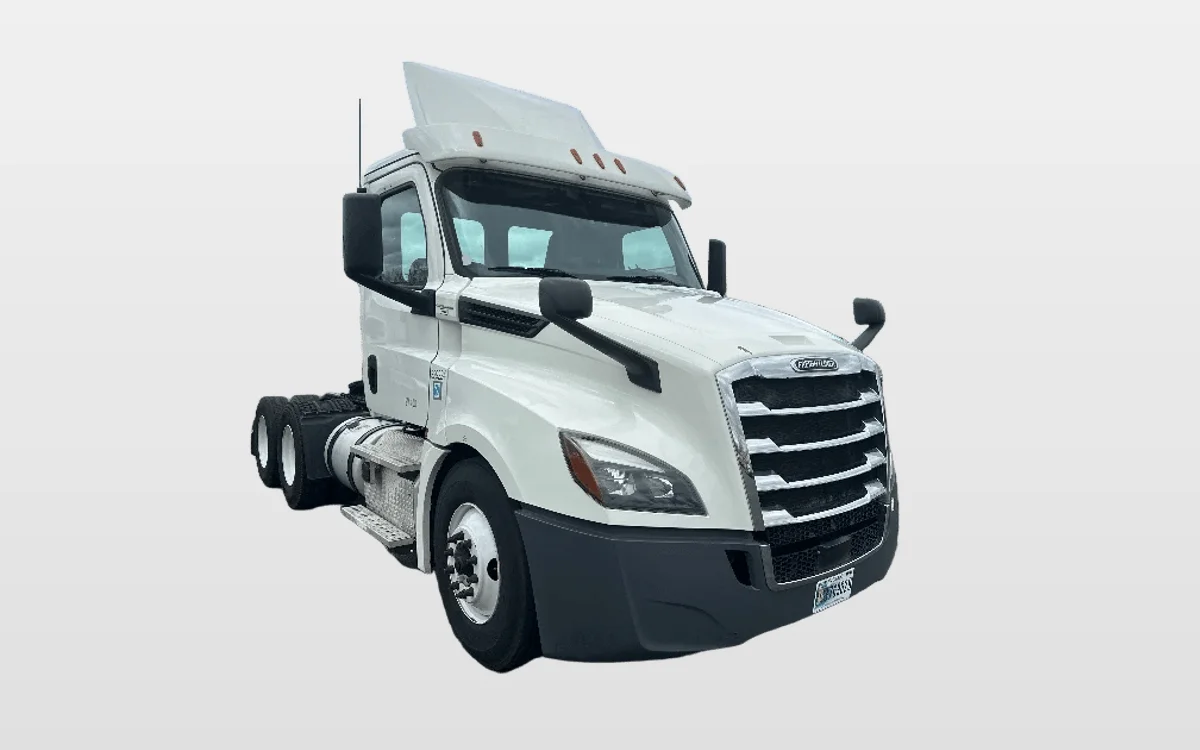 2019 Freightliner Cascadia - image 1