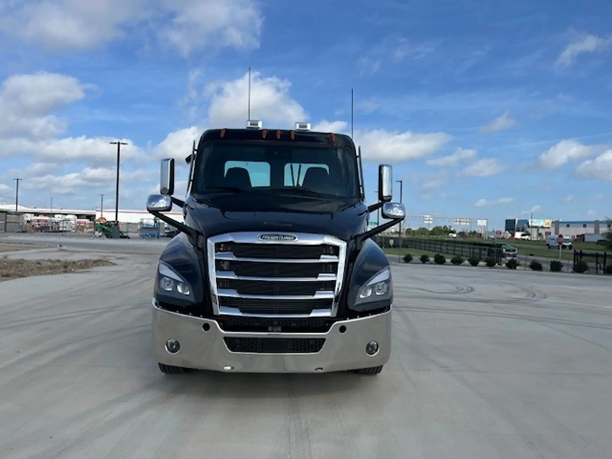 2026 Freightliner Cascadia - image 2