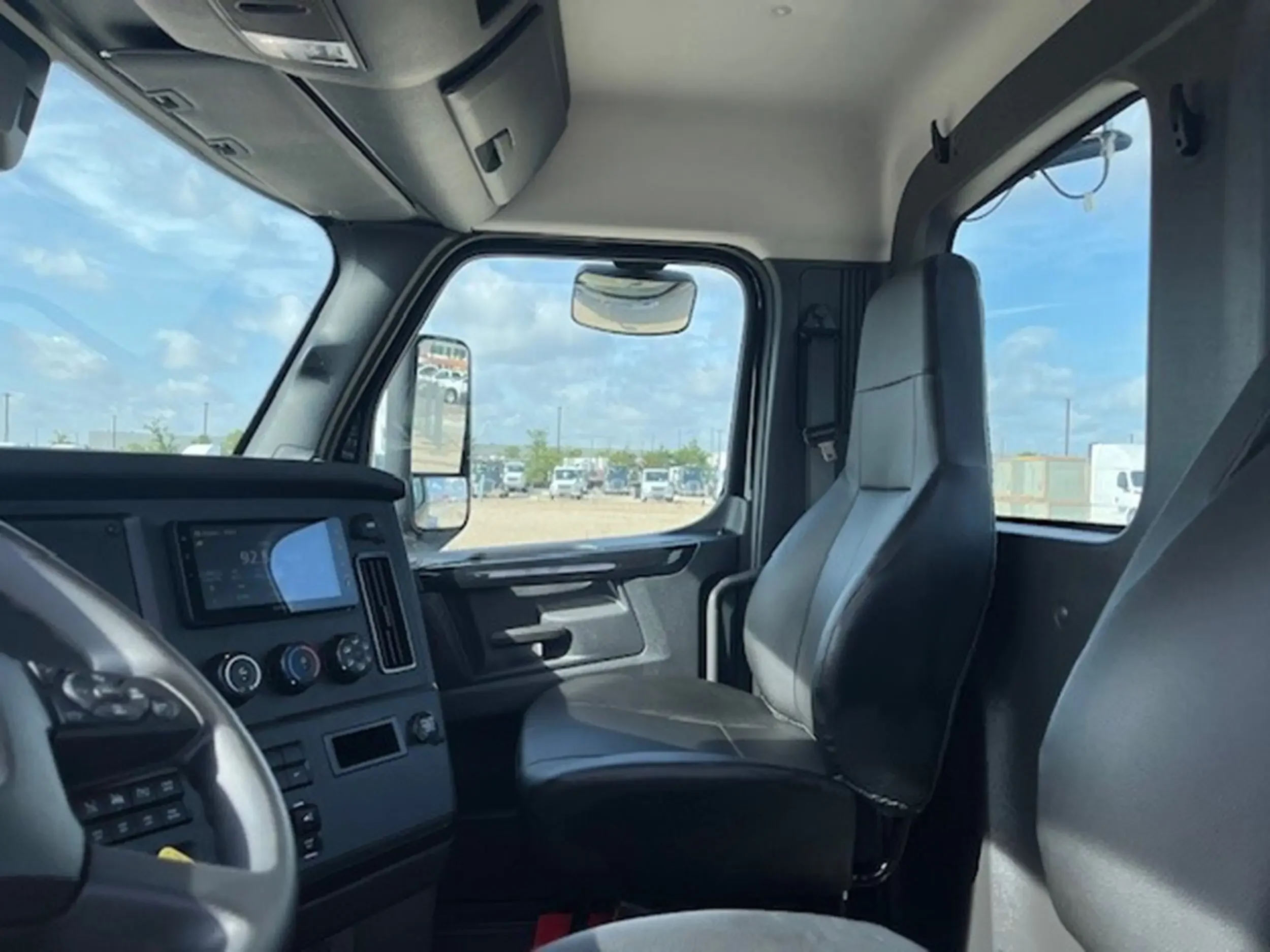 2026 Freightliner Cascadia - image 10