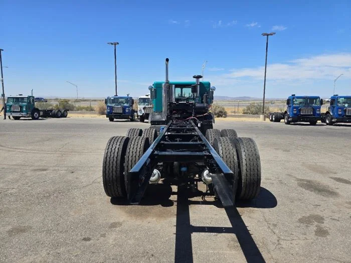 2025 Peterbilt 520 — photo 7