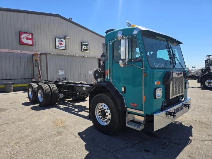 2025 Peterbilt 520 — photo 4