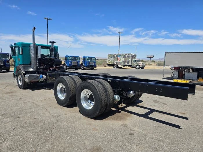 2025 Peterbilt 520 — photo 8