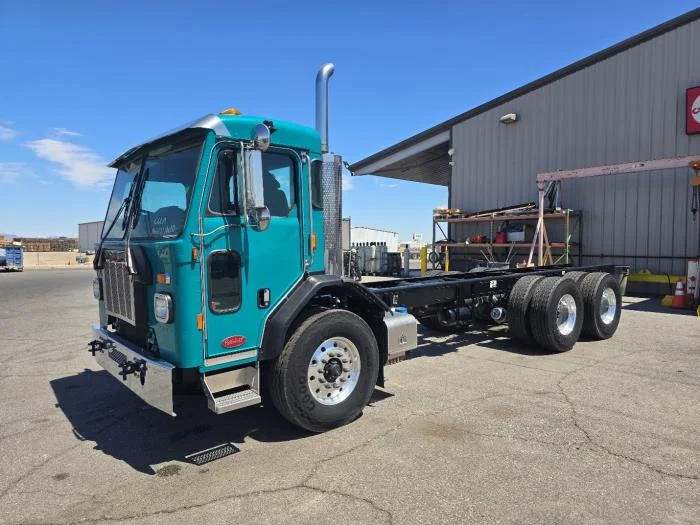 2025 Peterbilt 520 — photo 2