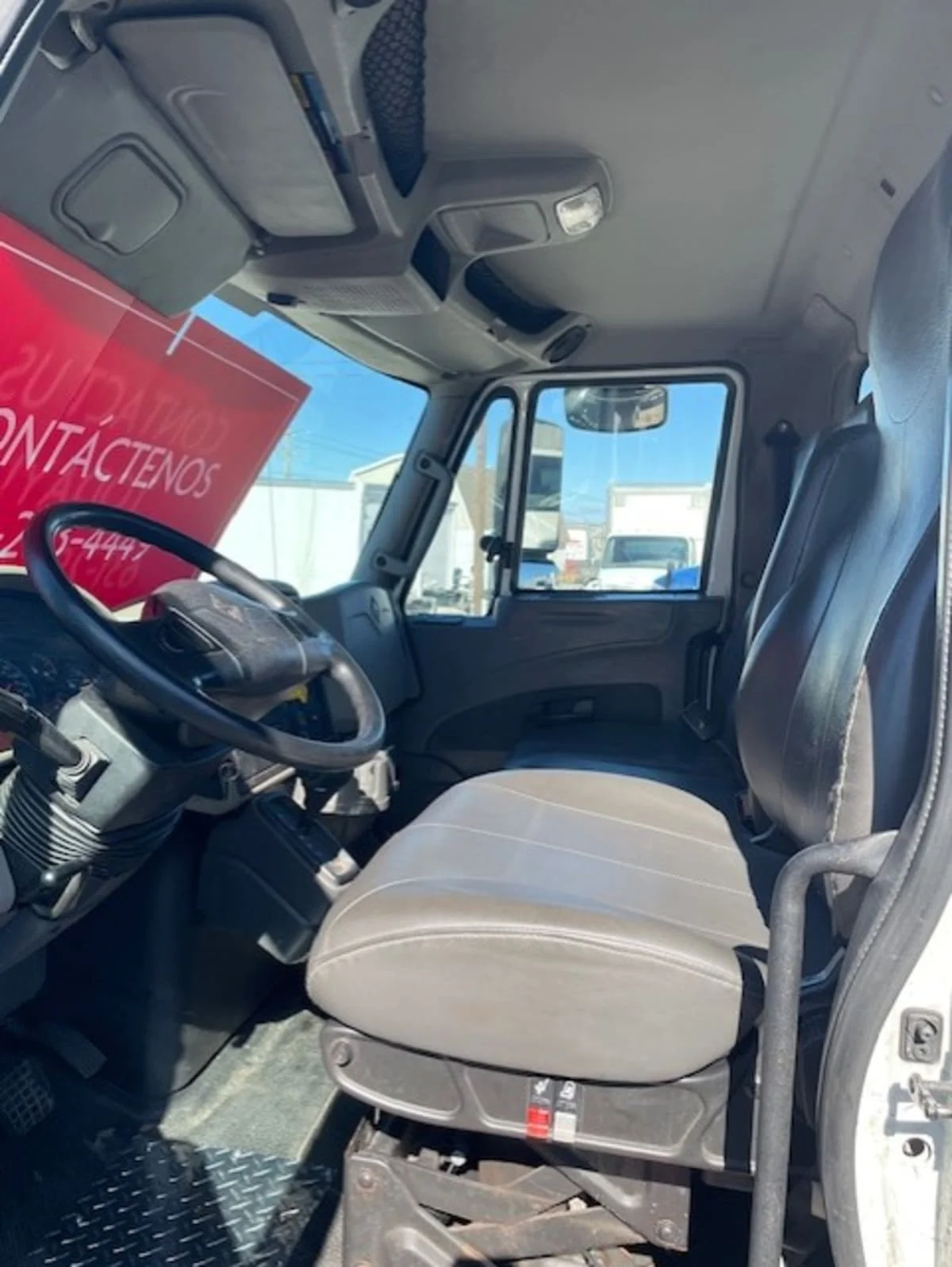 2019 International 4300 - image 7