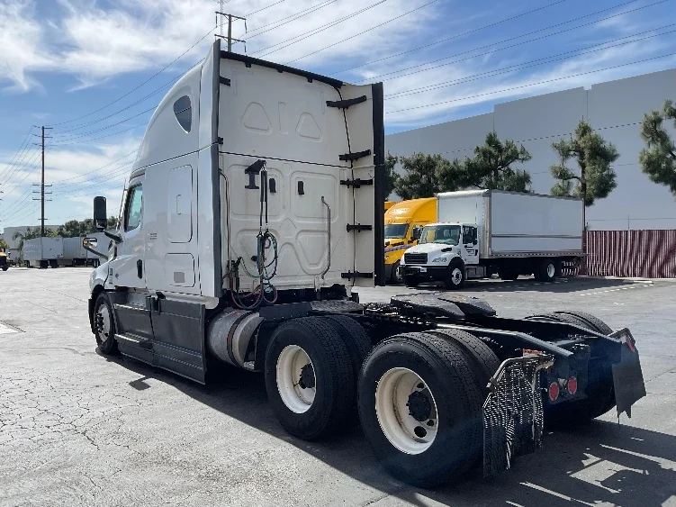 2023 Freightliner Cascadia - image 5