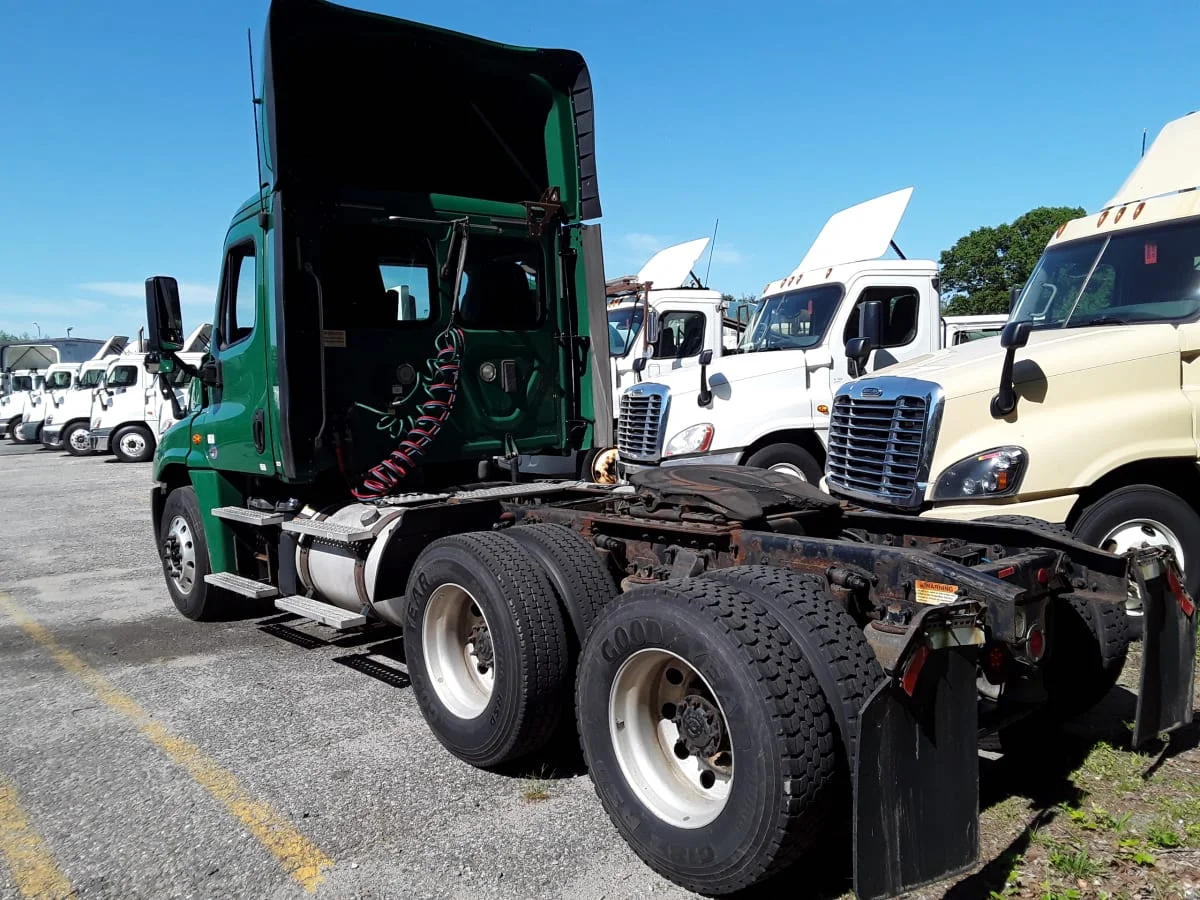 2017 Freightliner Cascadia - image 6