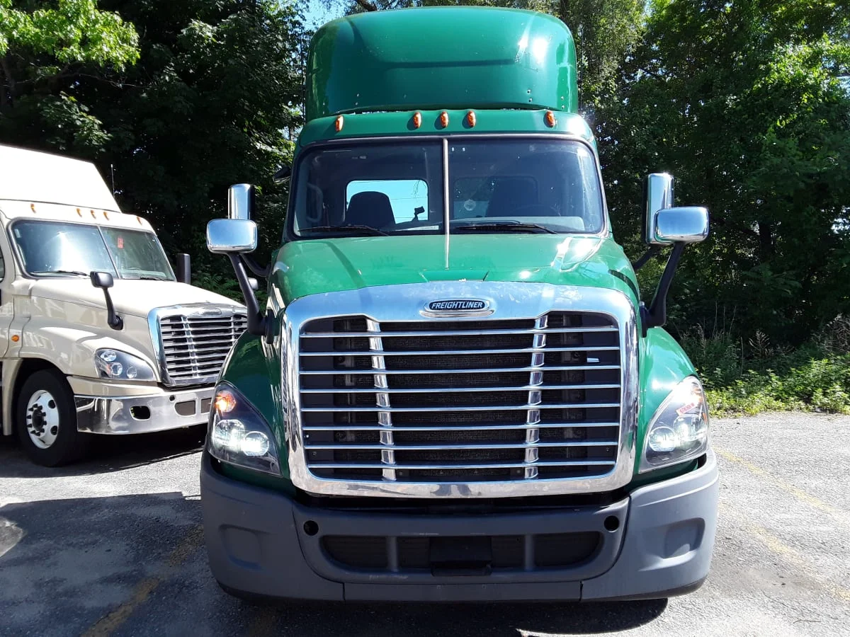 2017 Freightliner Cascadia - image 2
