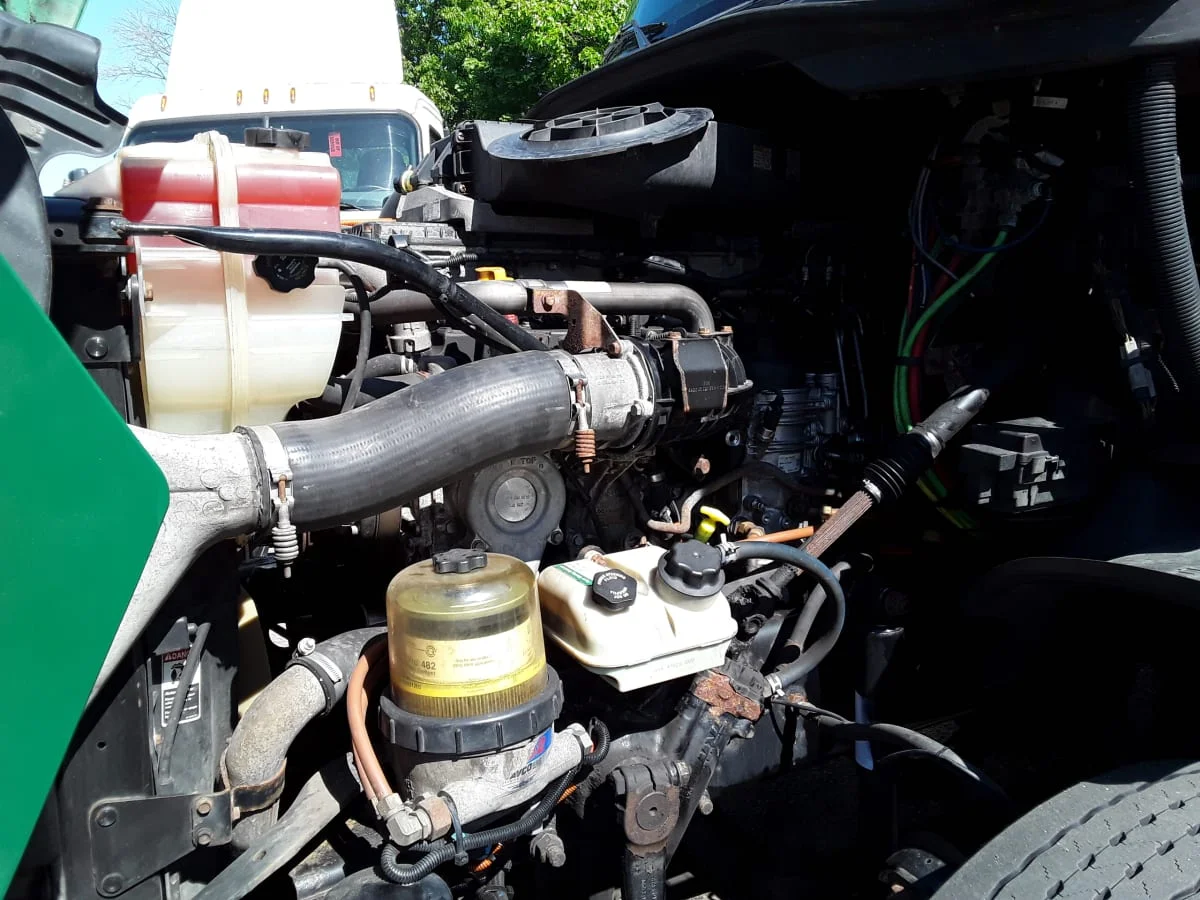 2017 Freightliner Cascadia - image 8