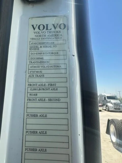2015 Volvo VNL 300 — photo 9