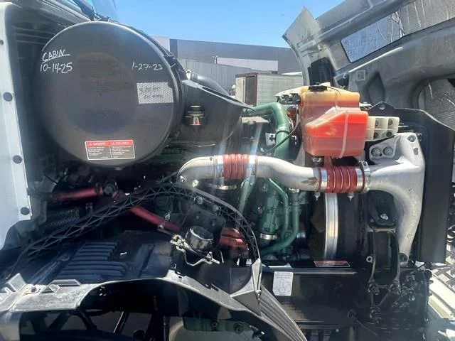 2015 Volvo VNL 300 — photo 16