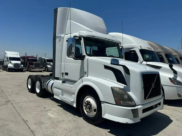 2015 Volvo VNL 300 — photo 4