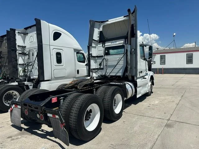 2015 Volvo VNL 300 — photo 5