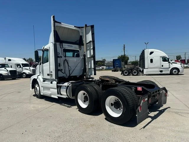 2015 Volvo VNL 300 — photo 15