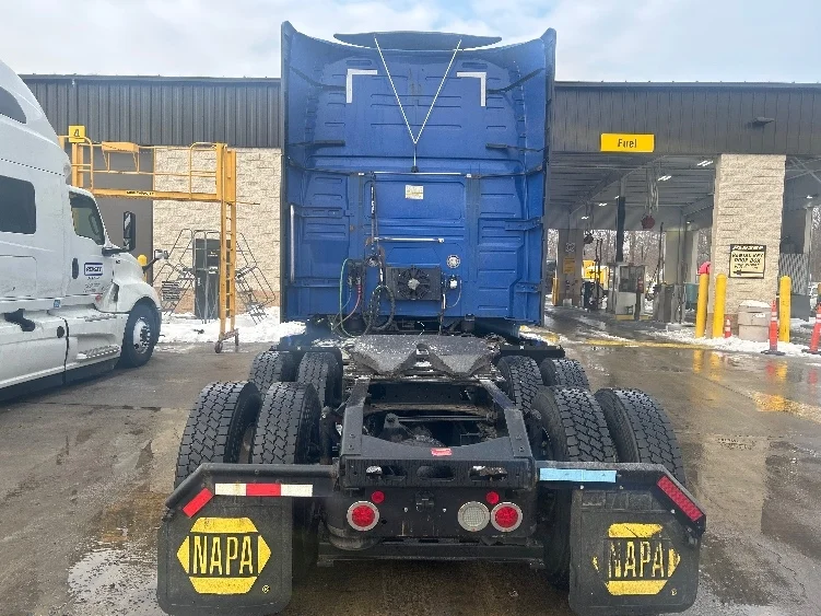 2020 Volvo VNL 760 - image 6