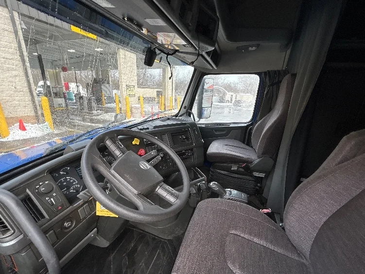 2020 Volvo VNL 760 - image 10