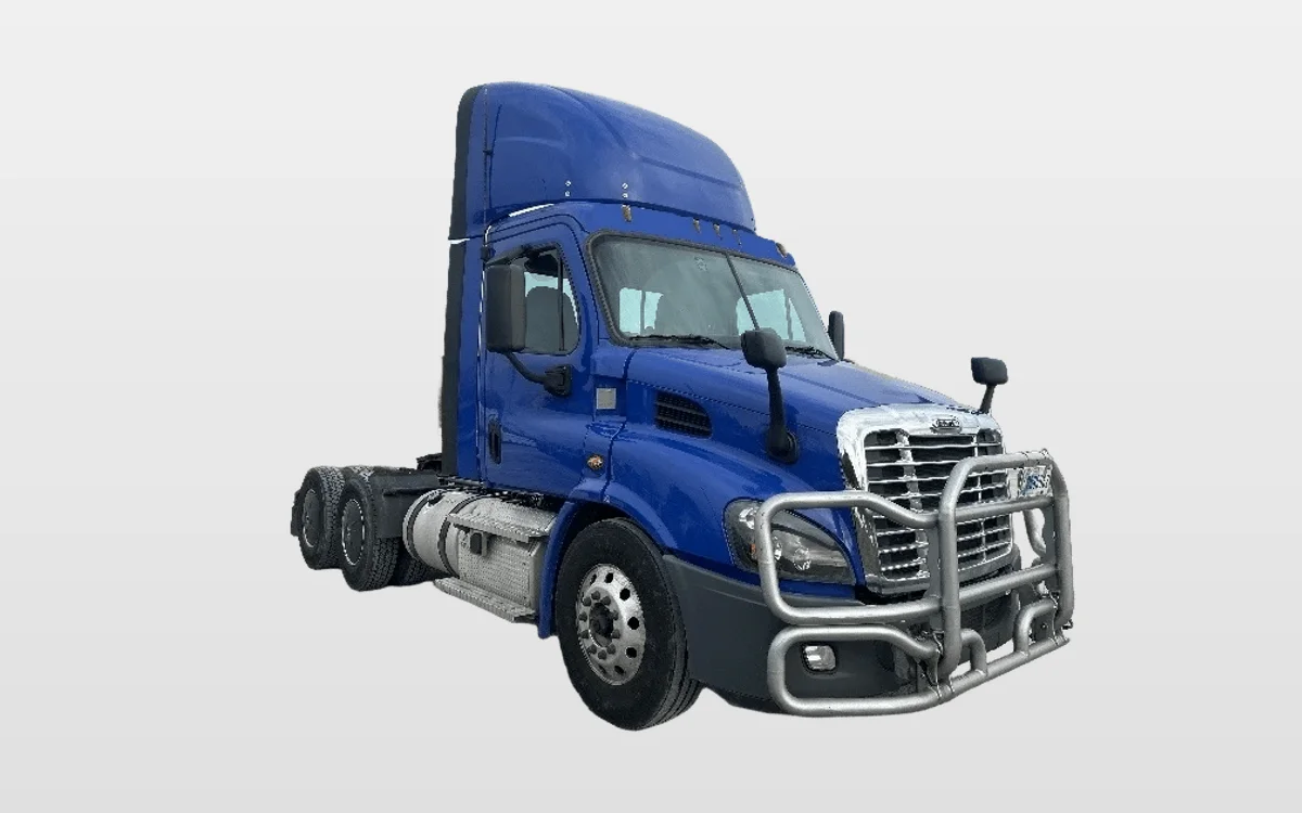 2020 Freightliner Cascadia - image 1