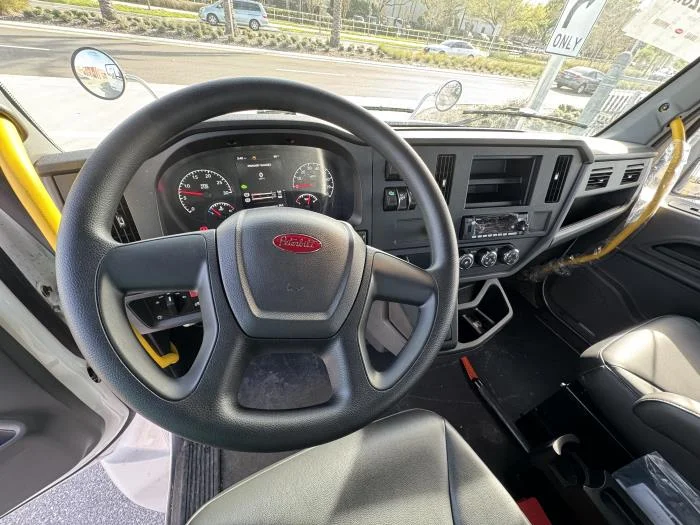 2027 Peterbilt 548 — photo 10