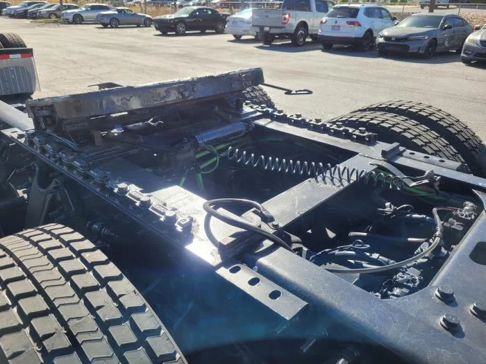 2020 International LT — photo 6