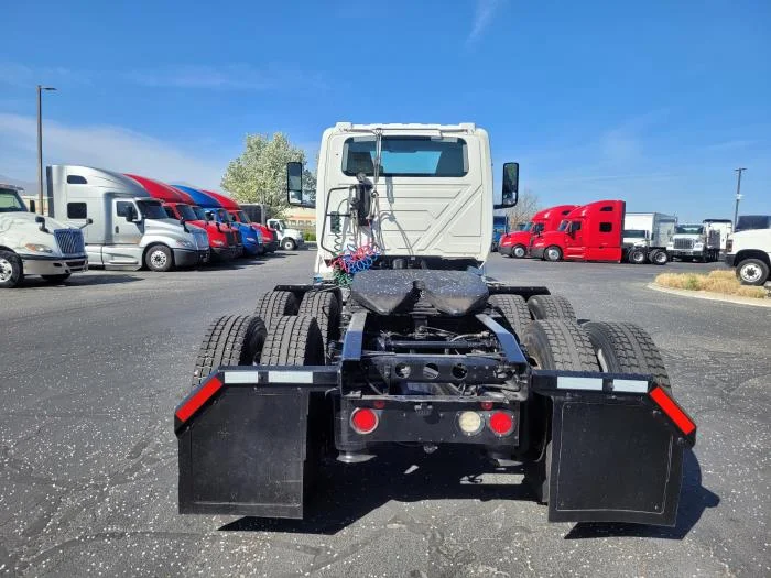 2020 International LT — photo 5
