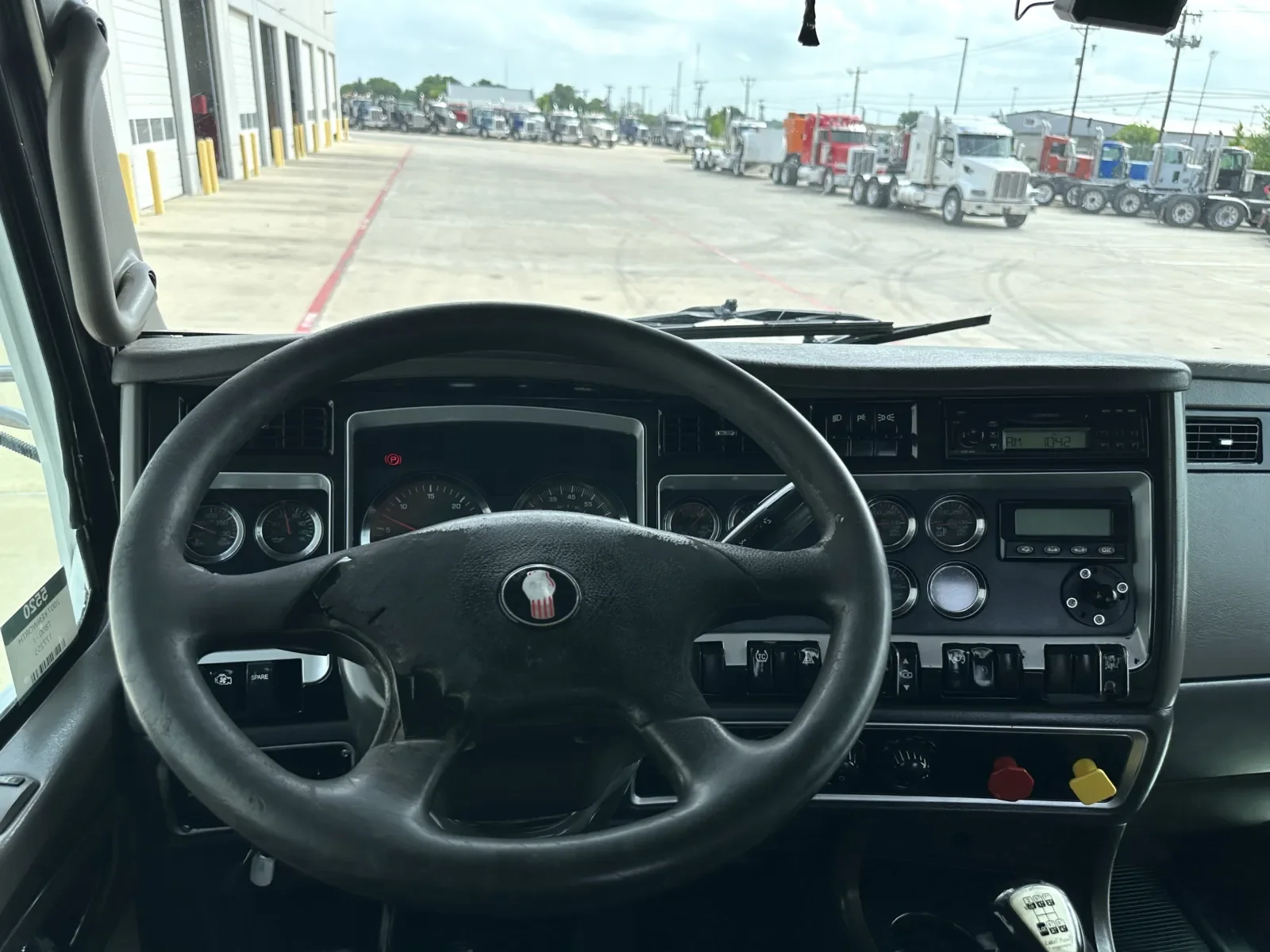 2007 Kenworth T800 - image 16