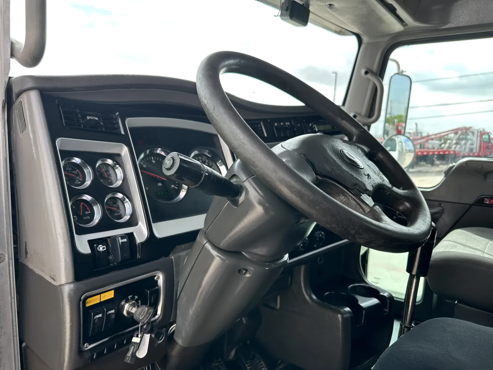 2007 Kenworth T800 - image 15