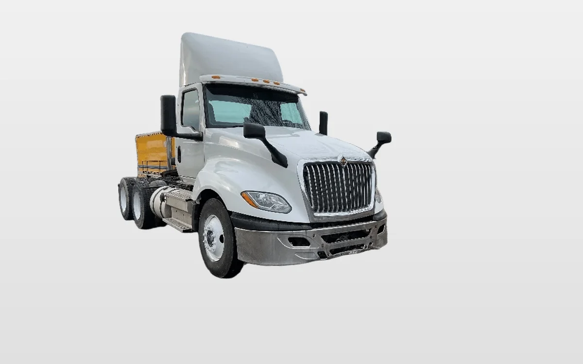 2020 International LT - image 1