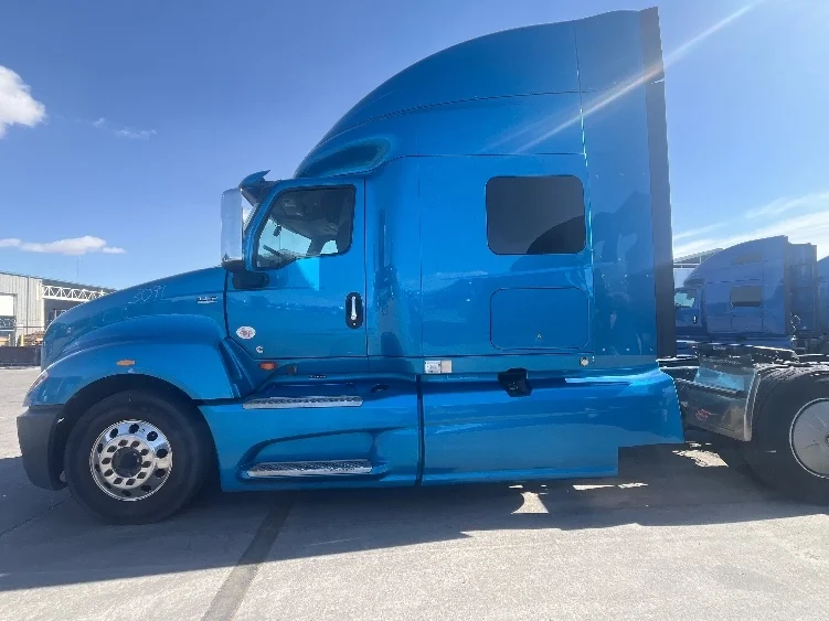 2020 International LT - image 4