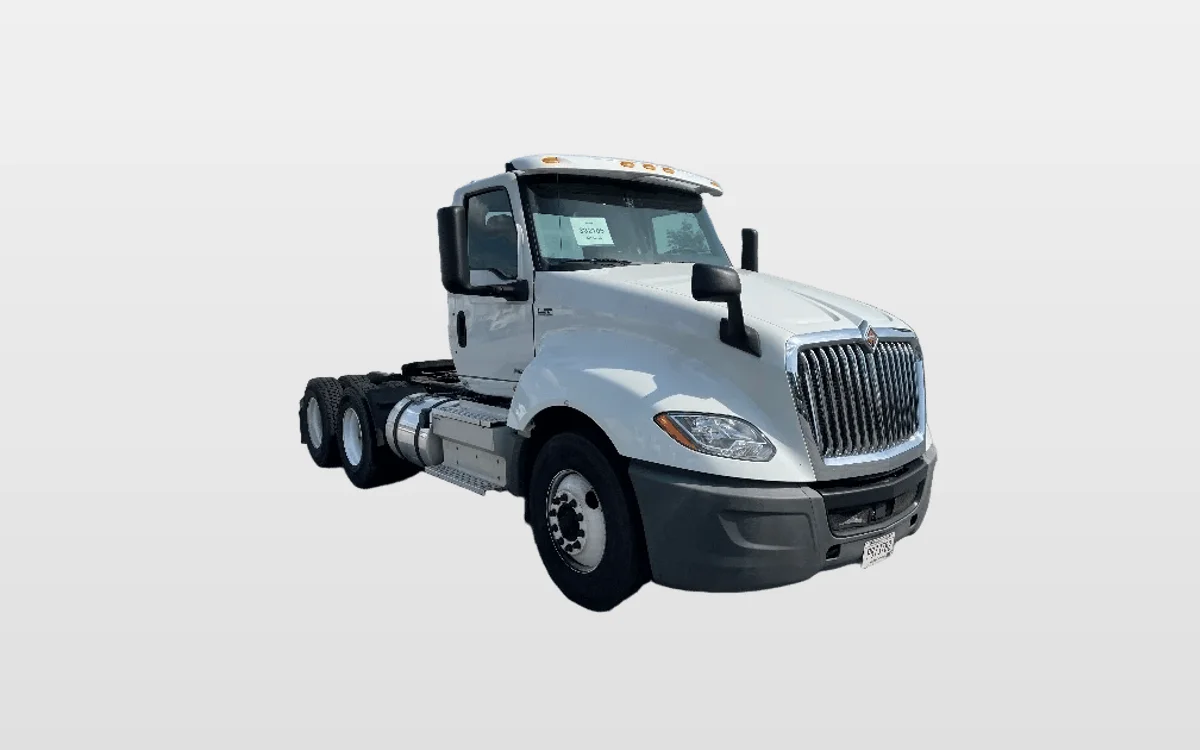 2019 International LT - image 1