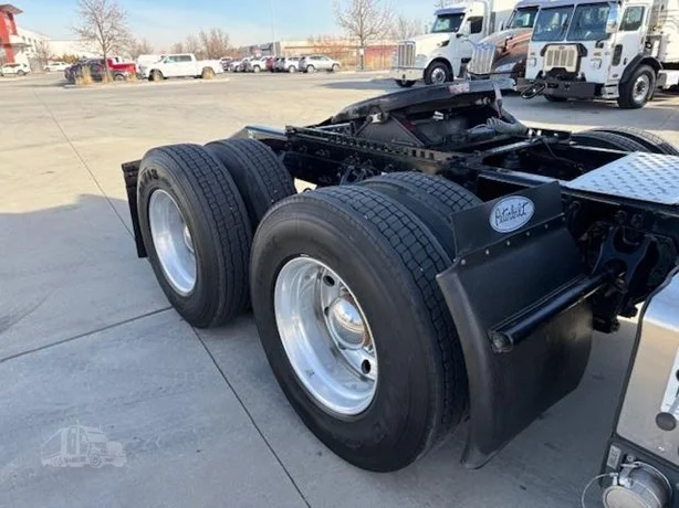 2023 Peterbilt 389 - image 10