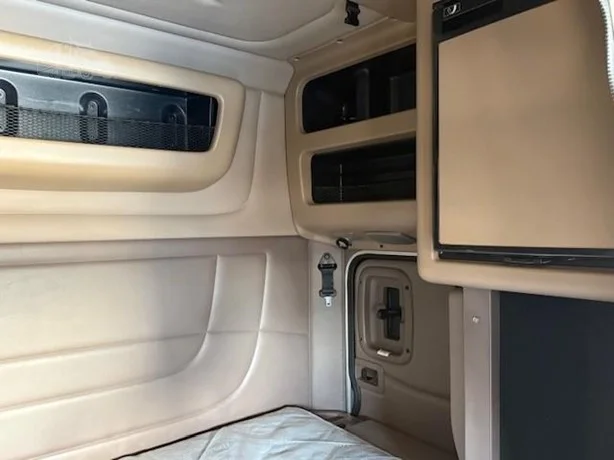 2023 Peterbilt 389 - image 17