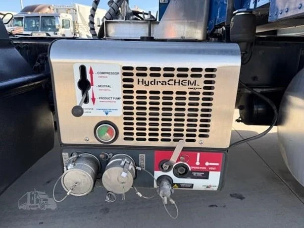 2023 Peterbilt 389 - image 9