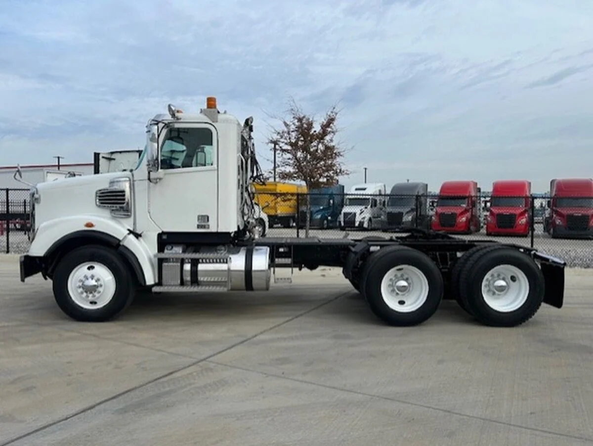 2021 Freightliner 122SD - image 2