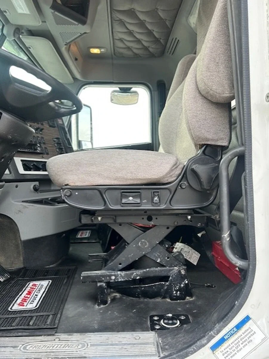 2021 Freightliner 122SD - image 15