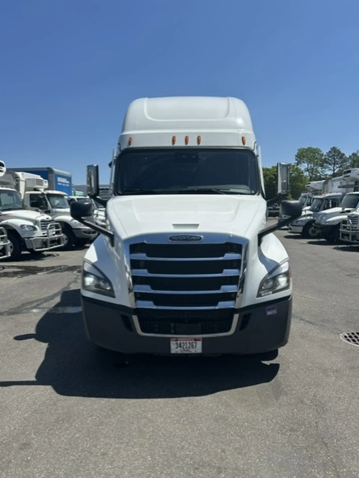 2023 Freightliner Cascadia in Farmingdale, NY — photo 2