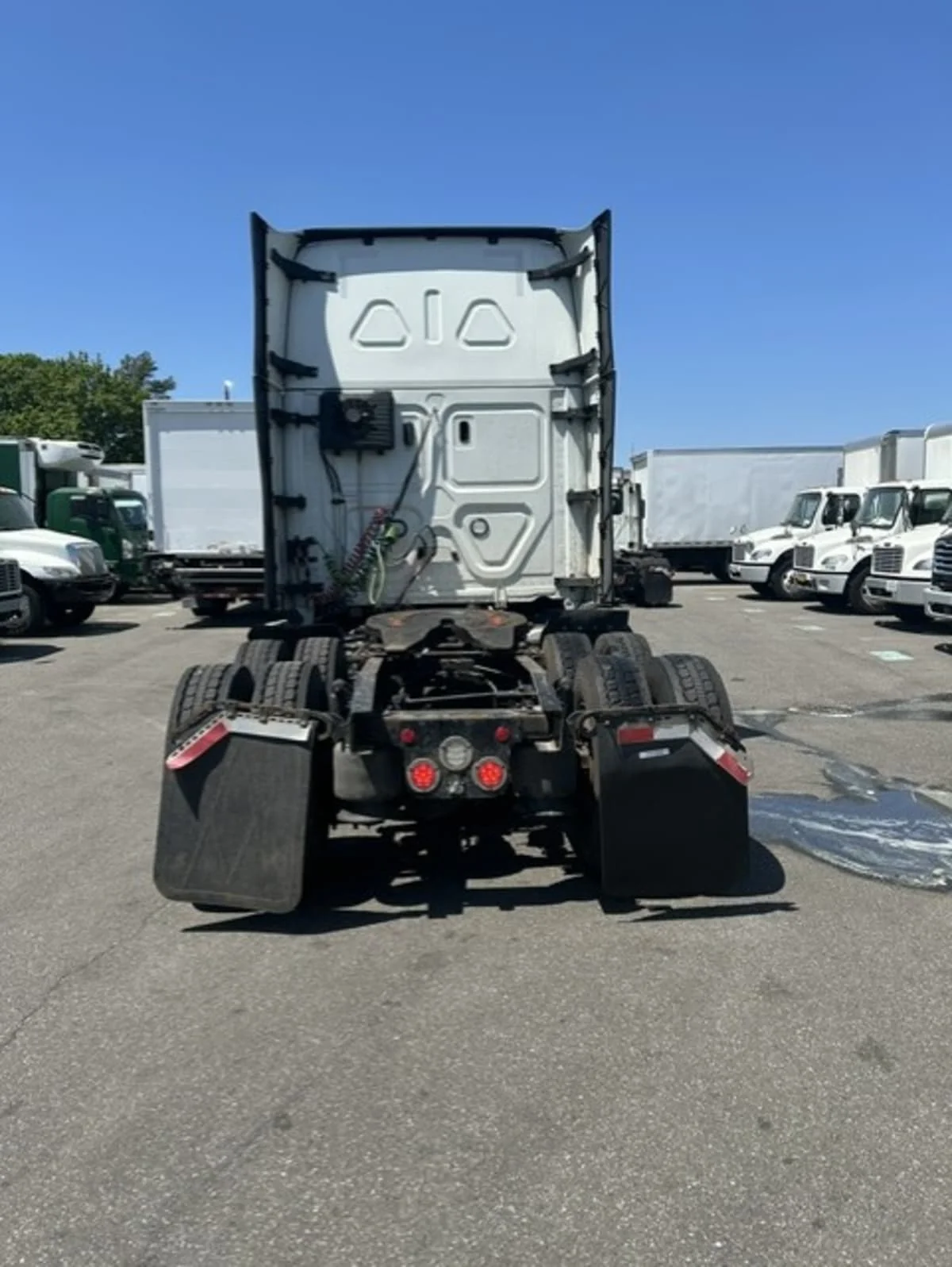 2023 Freightliner Cascadia in Farmingdale, NY — photo 5
