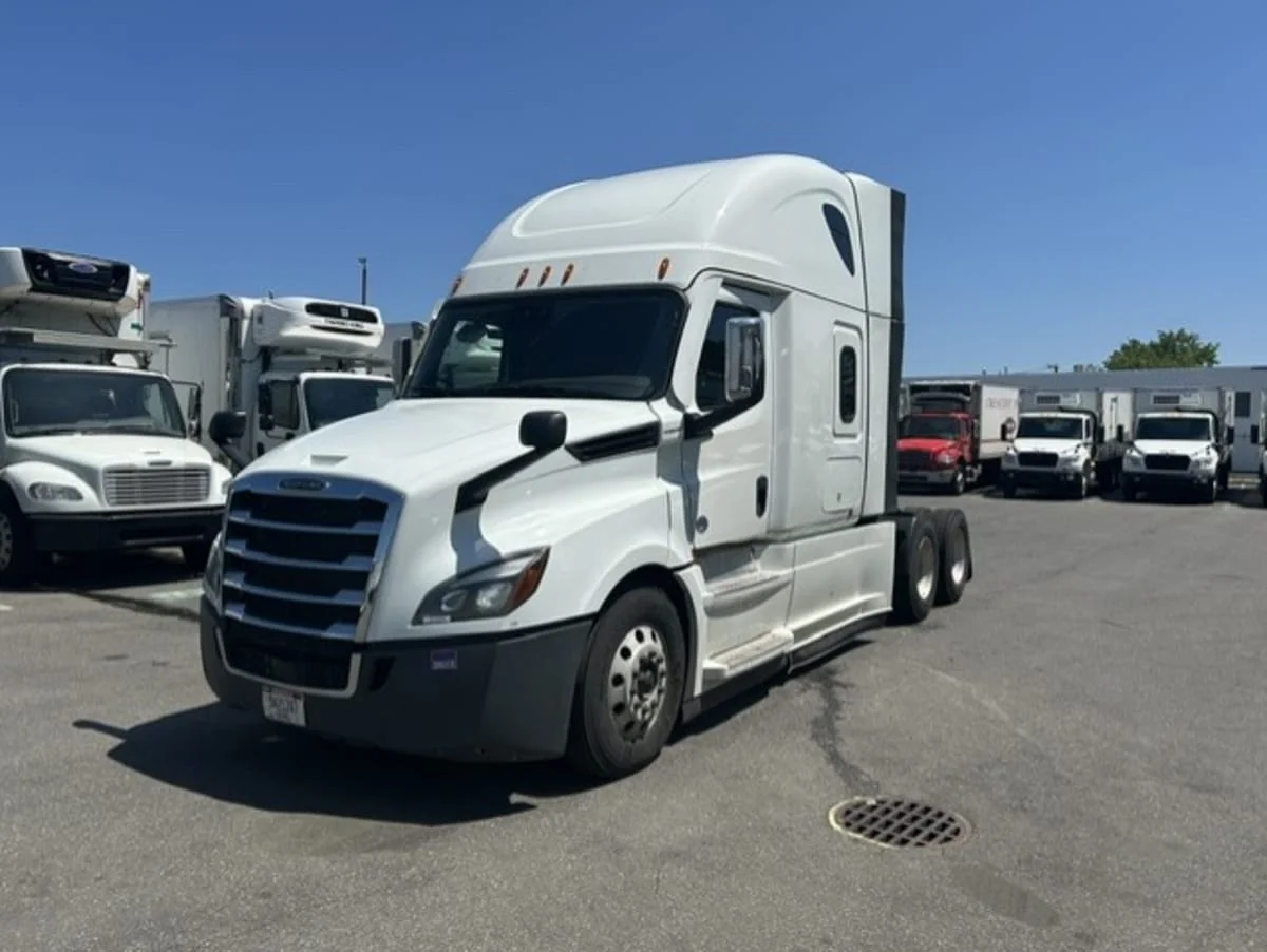 2023 Freightliner Cascadia in Farmingdale, NY