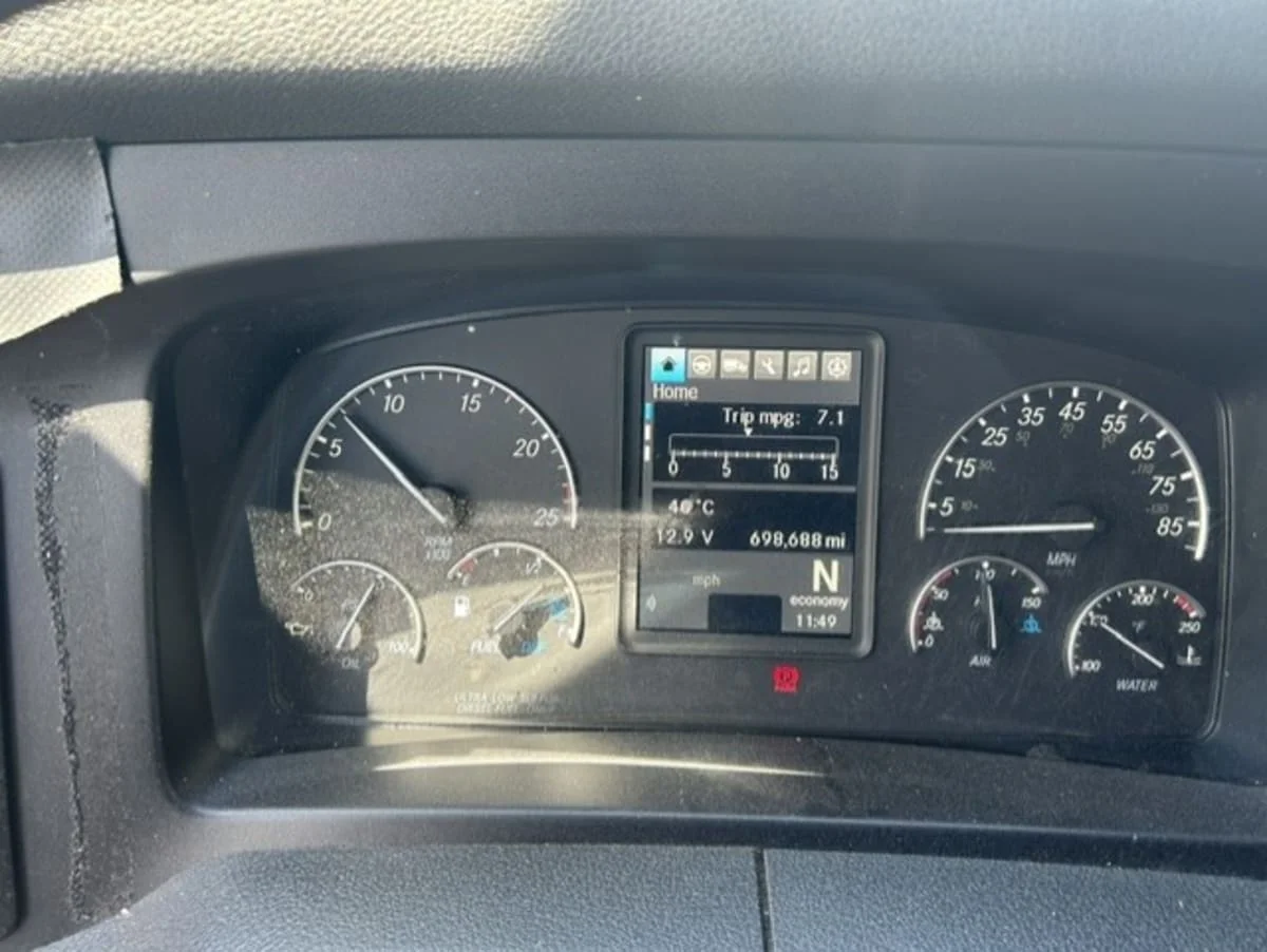 2023 Freightliner Cascadia in Farmingdale, NY — photo 14