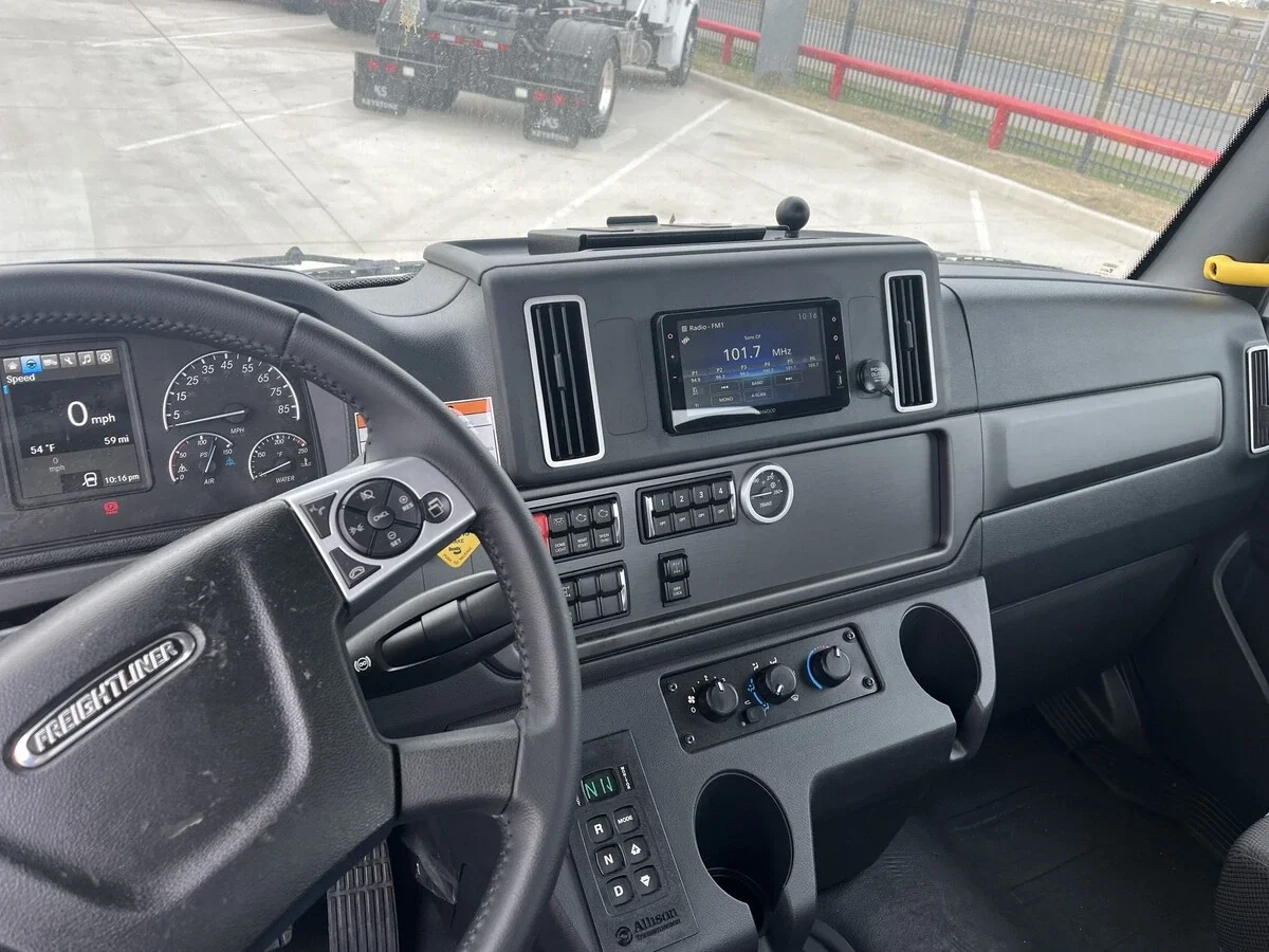 2026 Freightliner M2 106 - image 7