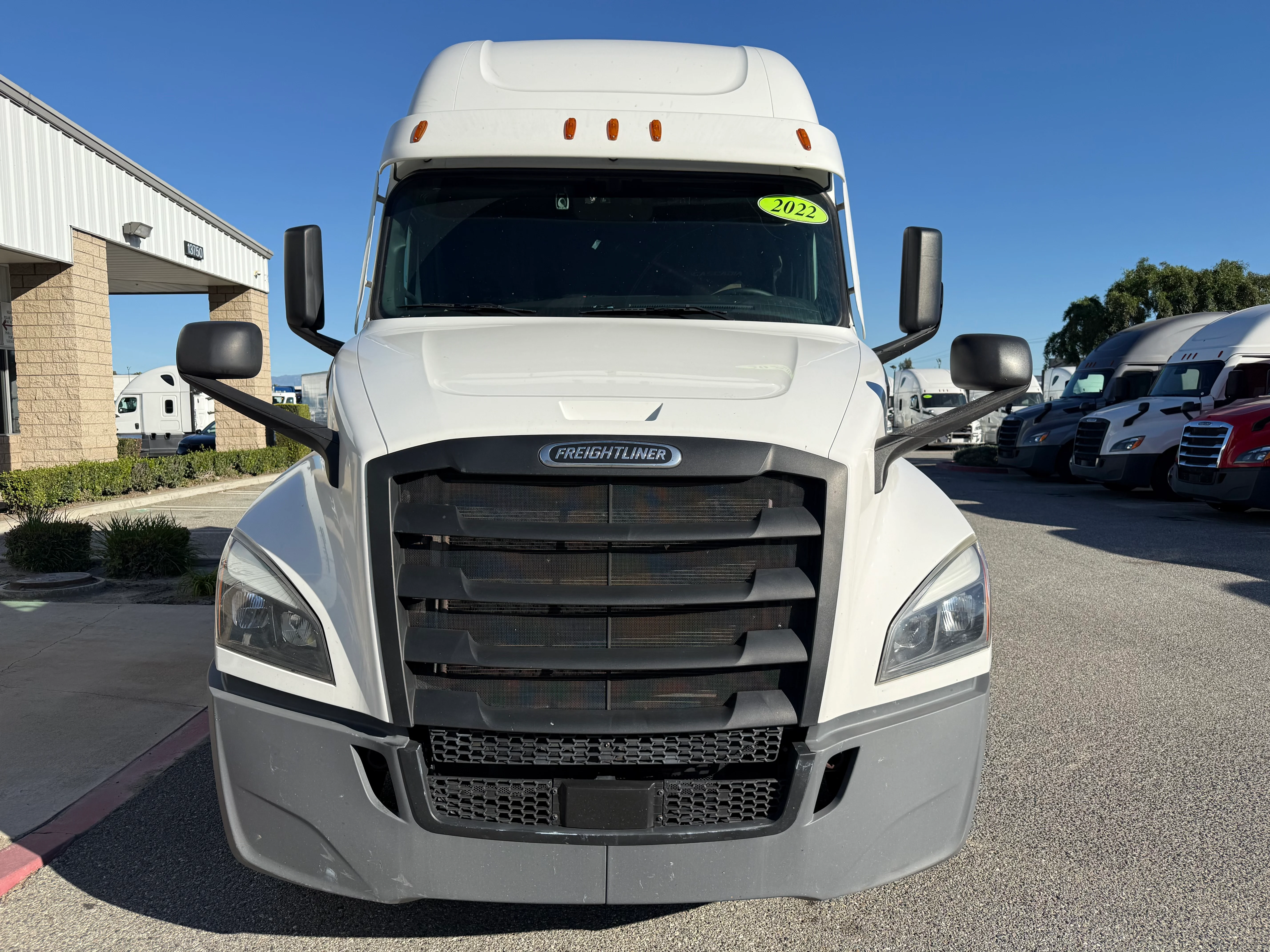 2022 Freightliner Cascadia in Selectrucks Fontana, CA — photo 2