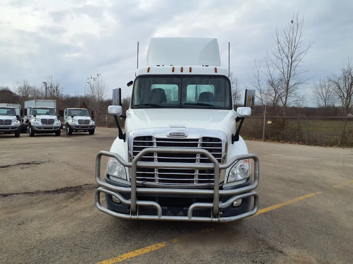 2020 Freightliner Cascadia in Wayland, MI — photo 2
