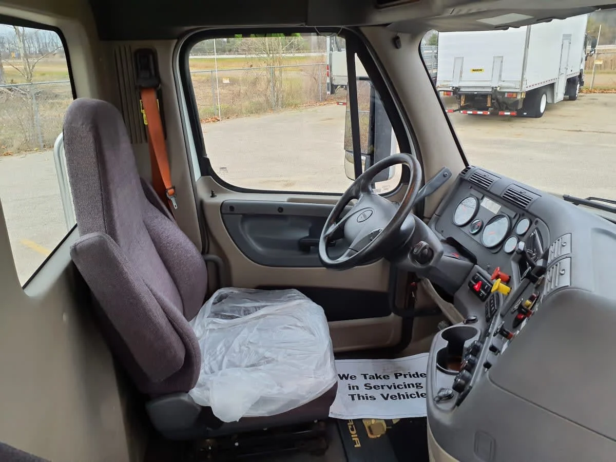 2020 Freightliner Cascadia in Wayland, MI — photo 7