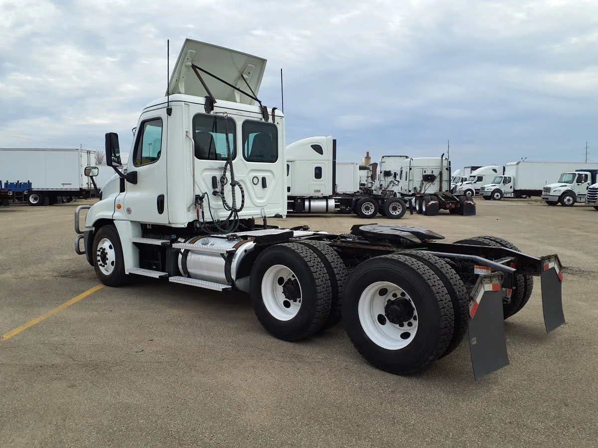 2020 Freightliner Cascadia in Wayland, MI — photo 6