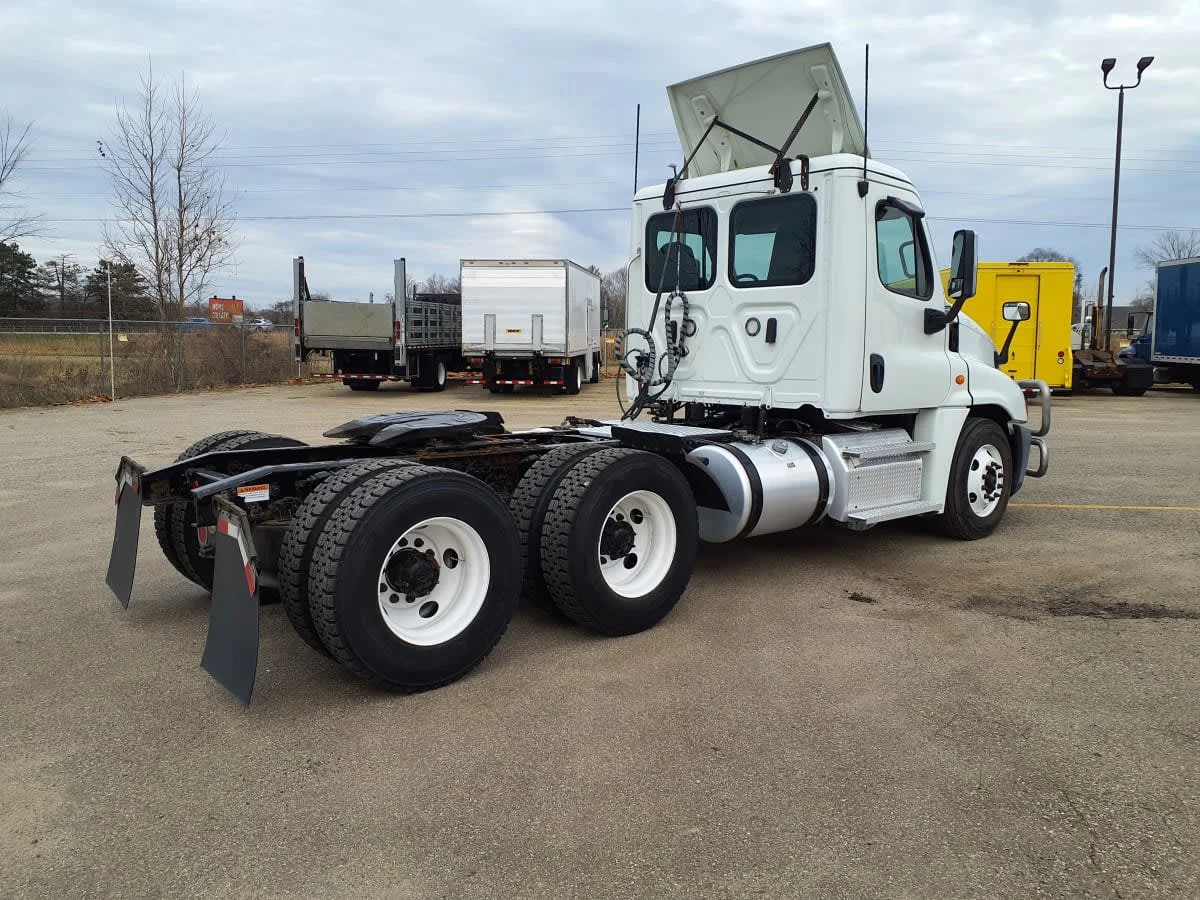2020 Freightliner Cascadia in Wayland, MI — photo 4