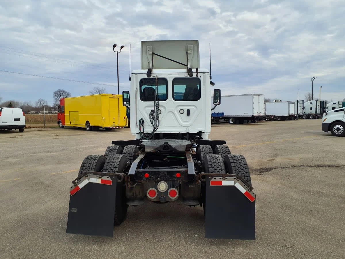 2020 Freightliner Cascadia in Wayland, MI — photo 5