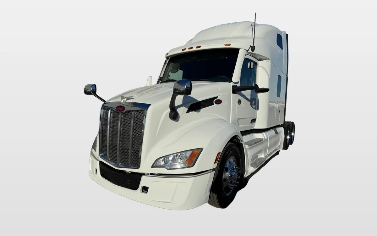 2023 PETERBILT 579 - image 1