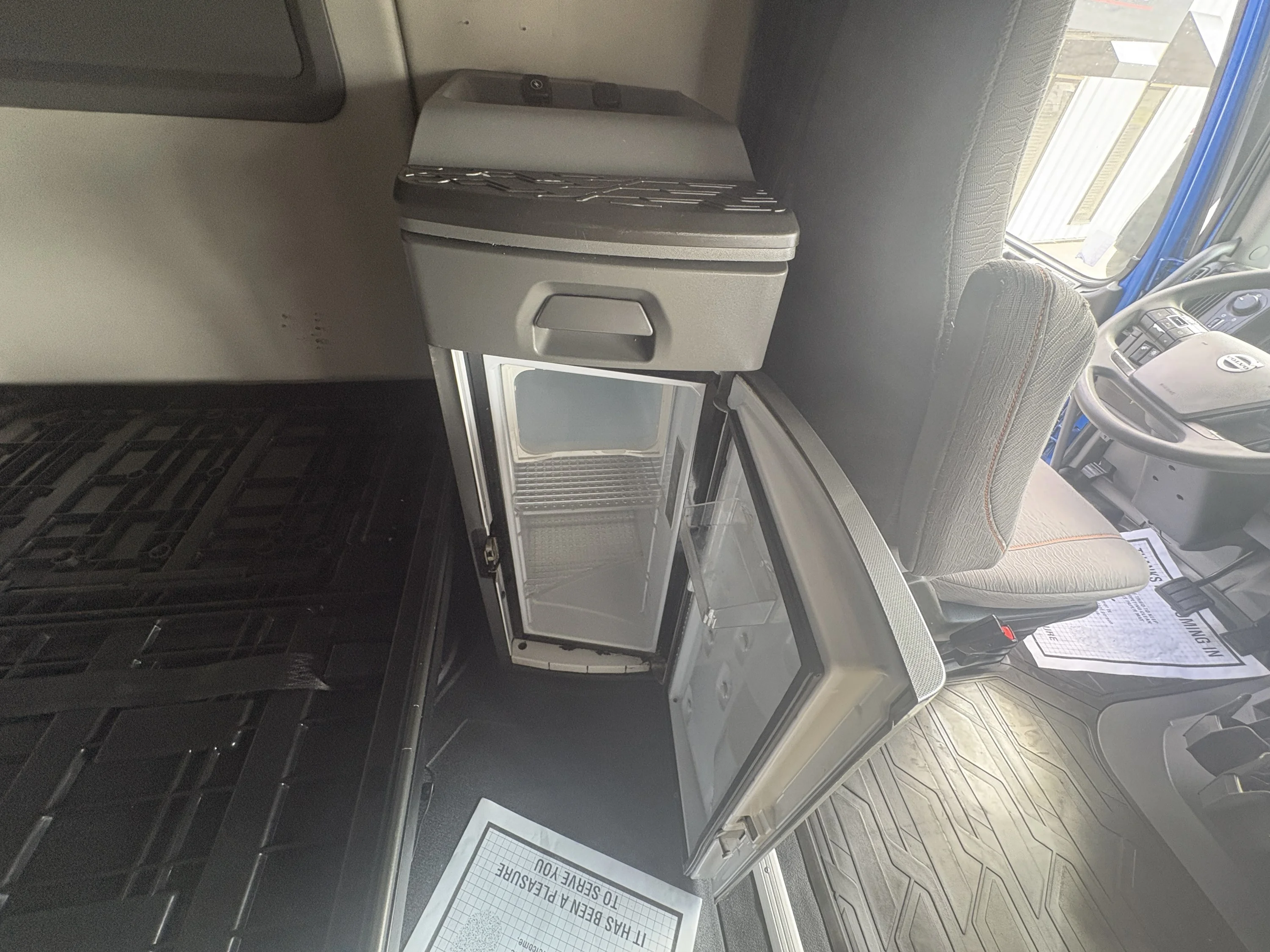 2021 Volvo VNL 760 - image 16