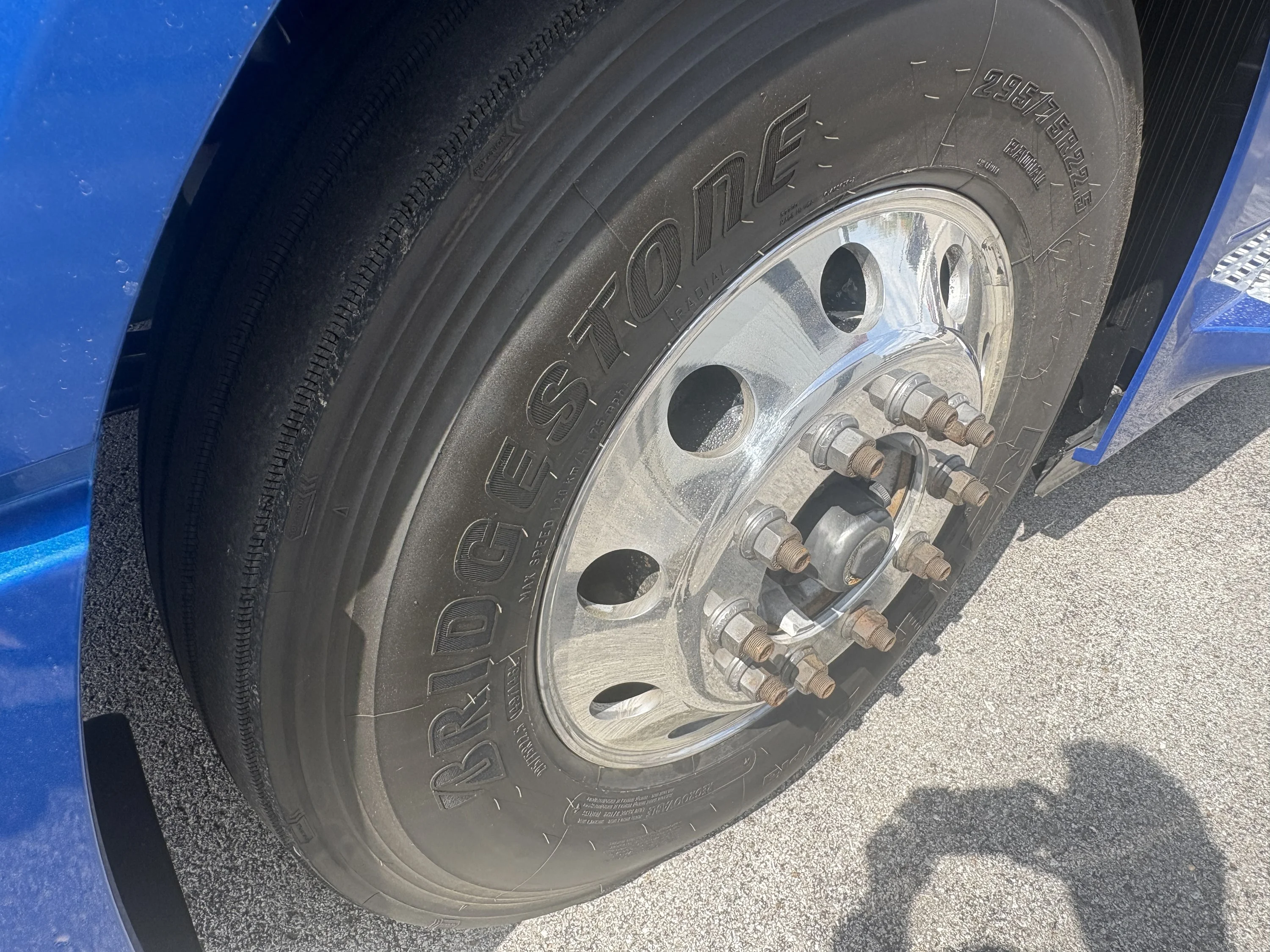 2021 Volvo VNL 760 - image 10